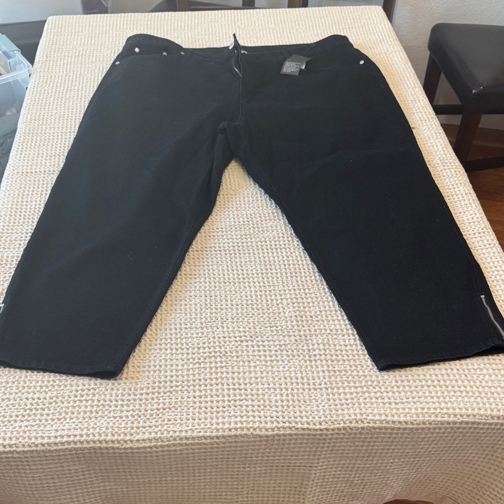 Women’s Plus Size Avenue Black Ankle & Cropped Jeans